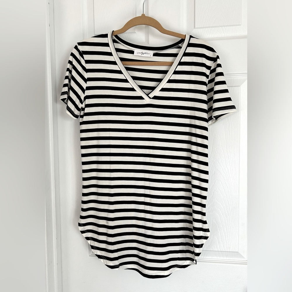 Carly Jean Los Angeles neck stretch Tee